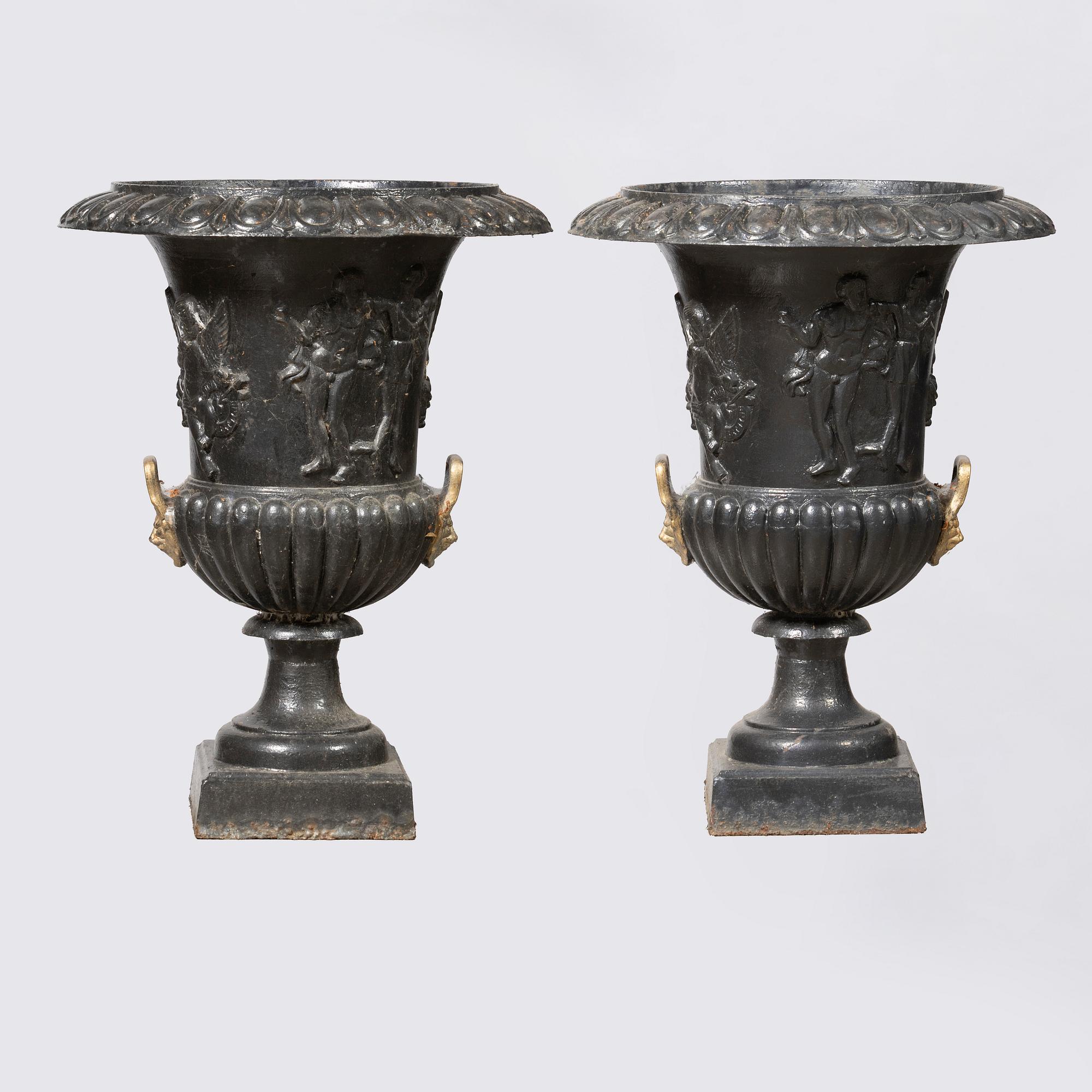 Garden urns, a pair, later part of the 20th century.