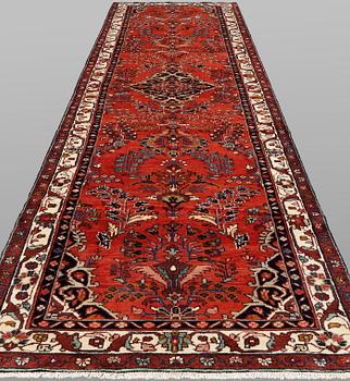 Gallerimatta, Hamadan, c 432 x 120 cm.