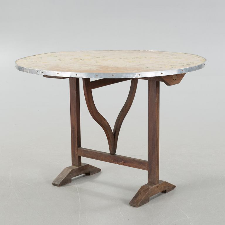 A folding table, a so called wine testing table from the early 20th century.