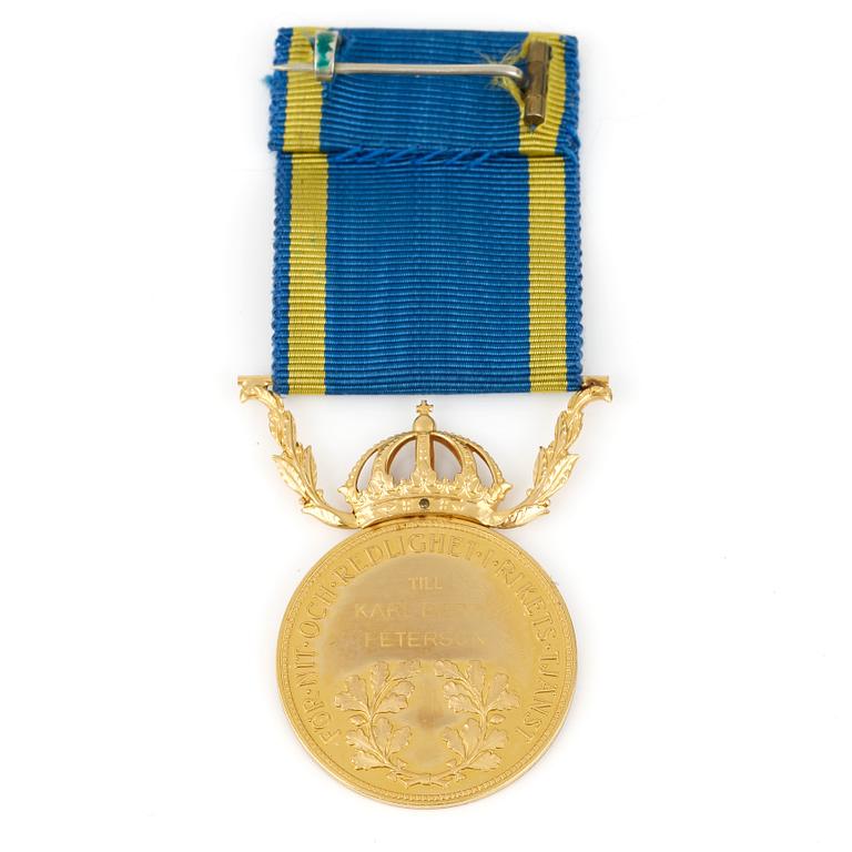 MEDALJ, 23K guld, vikt ca 16g. "För nit och redlighet i rikets tjänst", 1953.