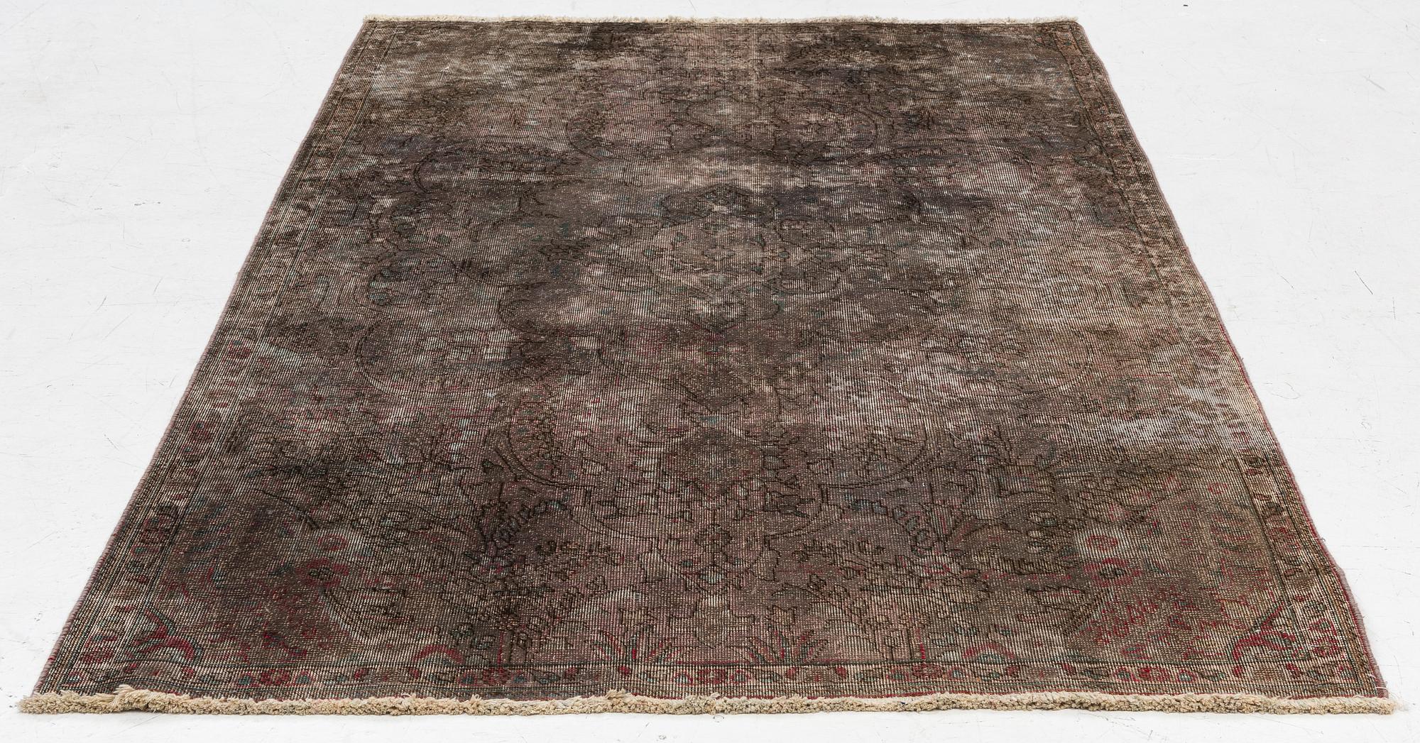 Rug, Tabriz pattern, 253 x 159 cm.