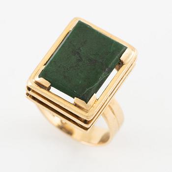 Ring, 18K gold with green stone.