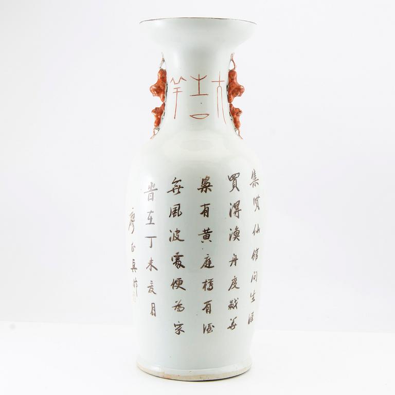 A Chinese buddhist lion vase, 20th Century.