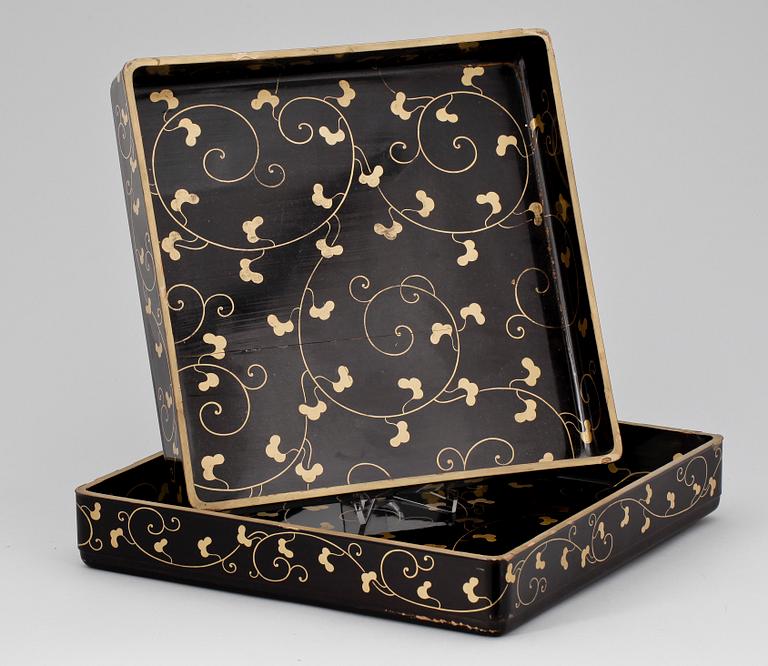 BRICKOR, ett par, lack, Japan, 1900-tal.