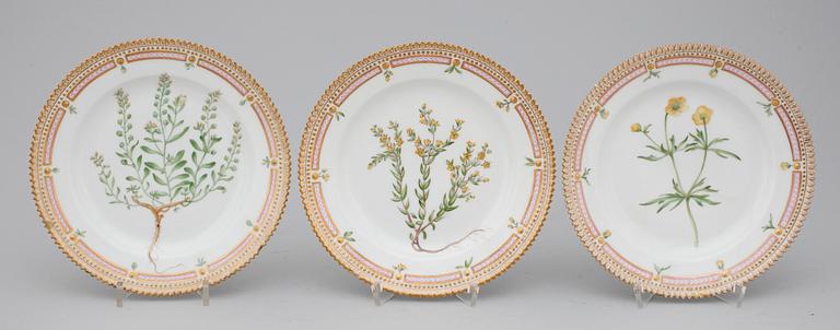 ASSIETTER, 6 stycken, porslin, "Flora Danica", Royal Copenhagen, 1900-talets första hälft.