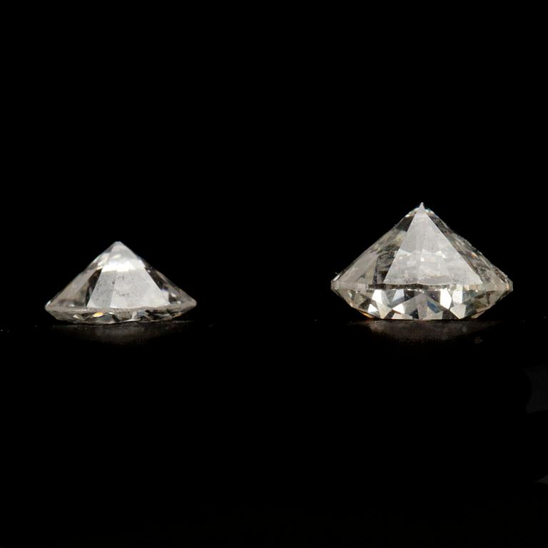 PARTI DIAMANTER, 2 st. Briljantslipade diamanter. Sammanlagt ca 0,55 ct.