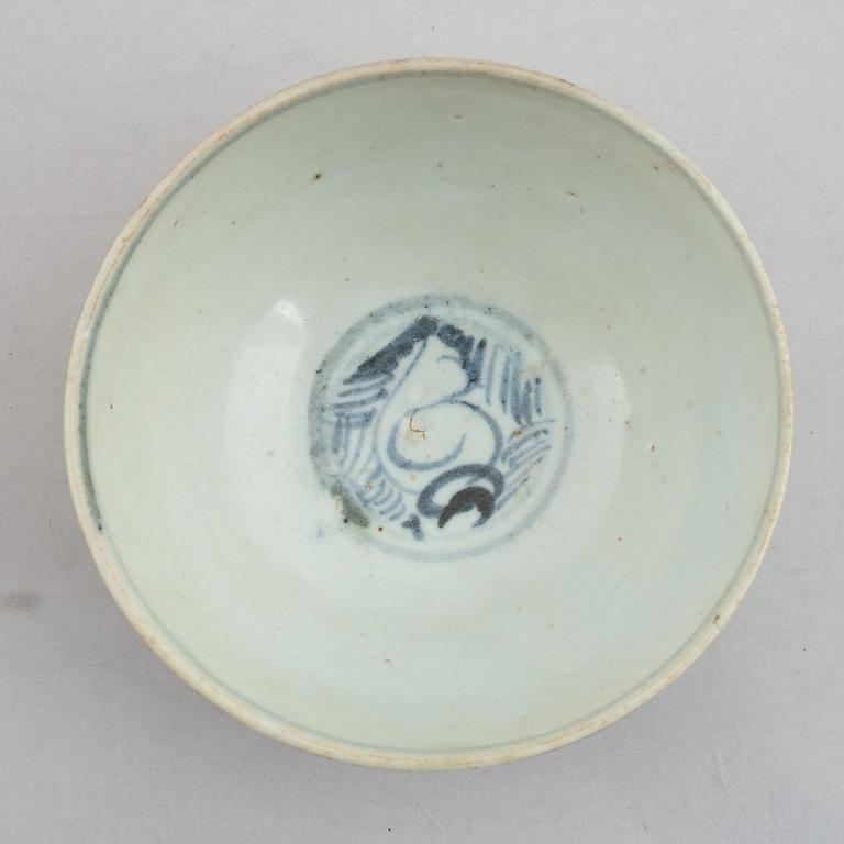 Five pieces of Chinese porcelain, Ming and Qing dynasty, 17th &18th century.