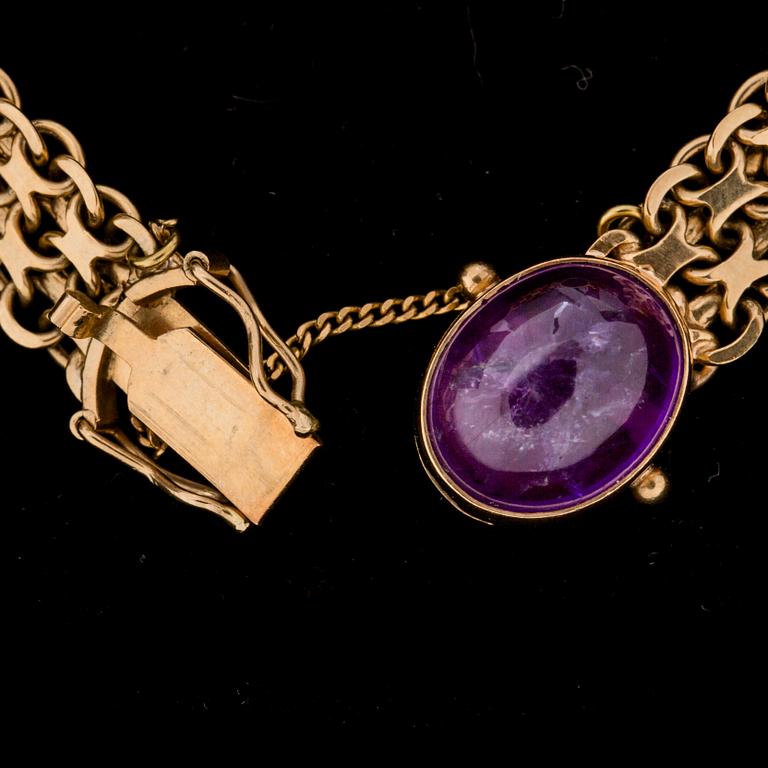 ÄRMLÄNK, 18 k guld med cabochonslipade ametister. Hugo Olsson, Helsingborg, 1971. Vikt ca 22 g.