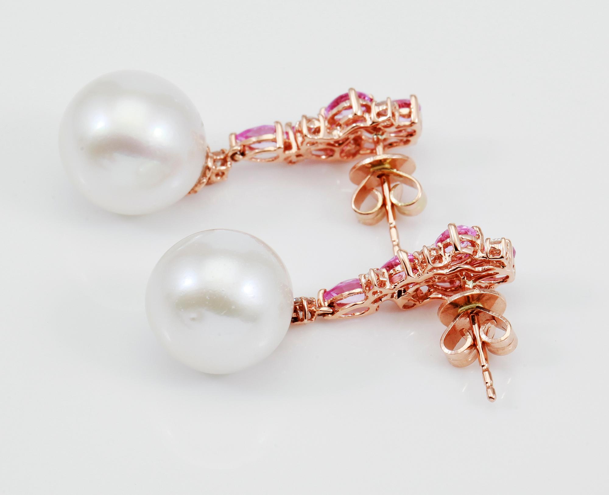 ÖRHÄNGEN, 1 par, diamanter totalt ca 0,25 ct, rosa safirer totalt ca 1,75 ct, 2 odlade vittonade pärlor.