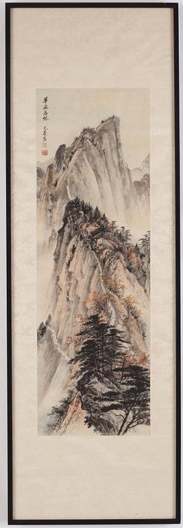 Zhou Yuanliang, A mountain ridge with trees in autumn colours.