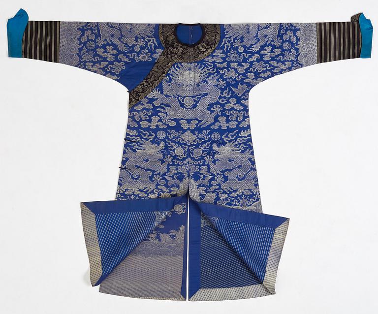 A Chinese robe, late Qing dynasty, circa 1900.