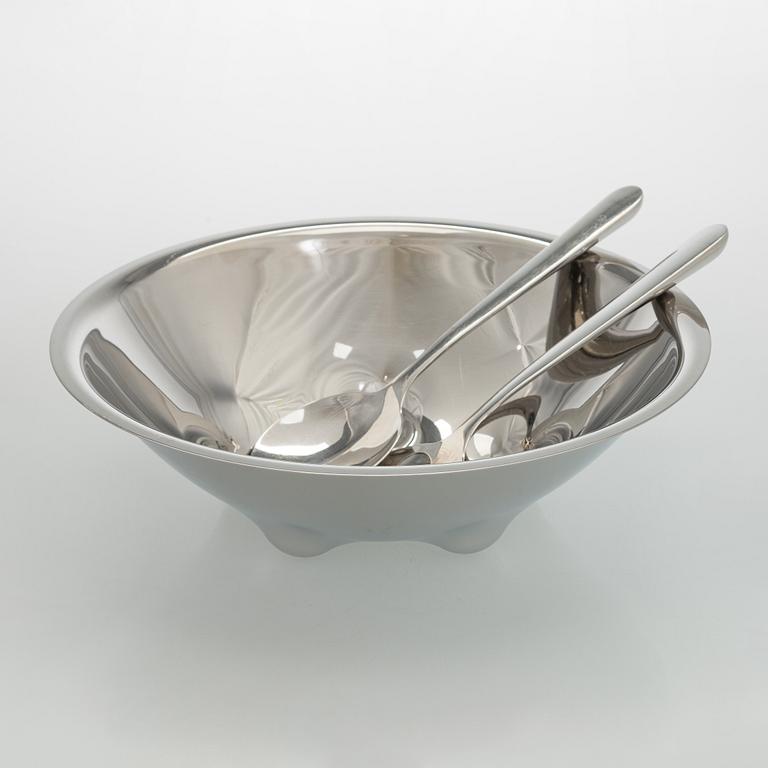 Stefan Lindfors, a stainless steel salad bowl with servers, Hackman, late 20th century.