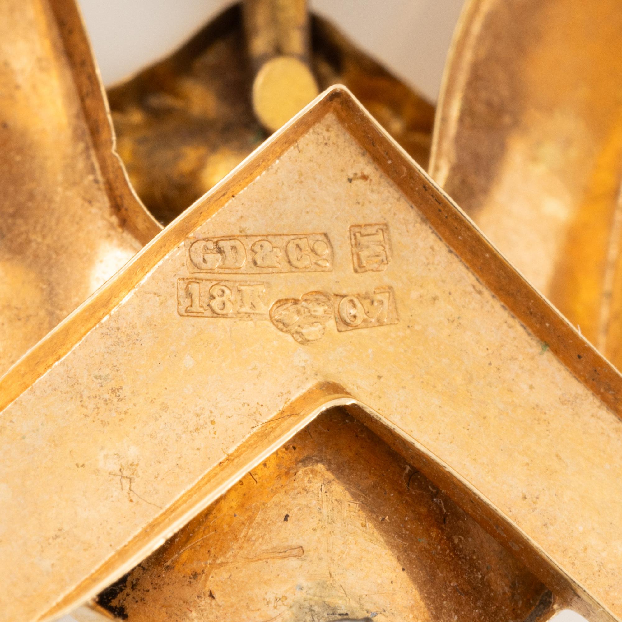 Bracelet 18K gold and a pearl.