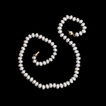 COLLIER, odlade pärlor, lås i 14 k guld.