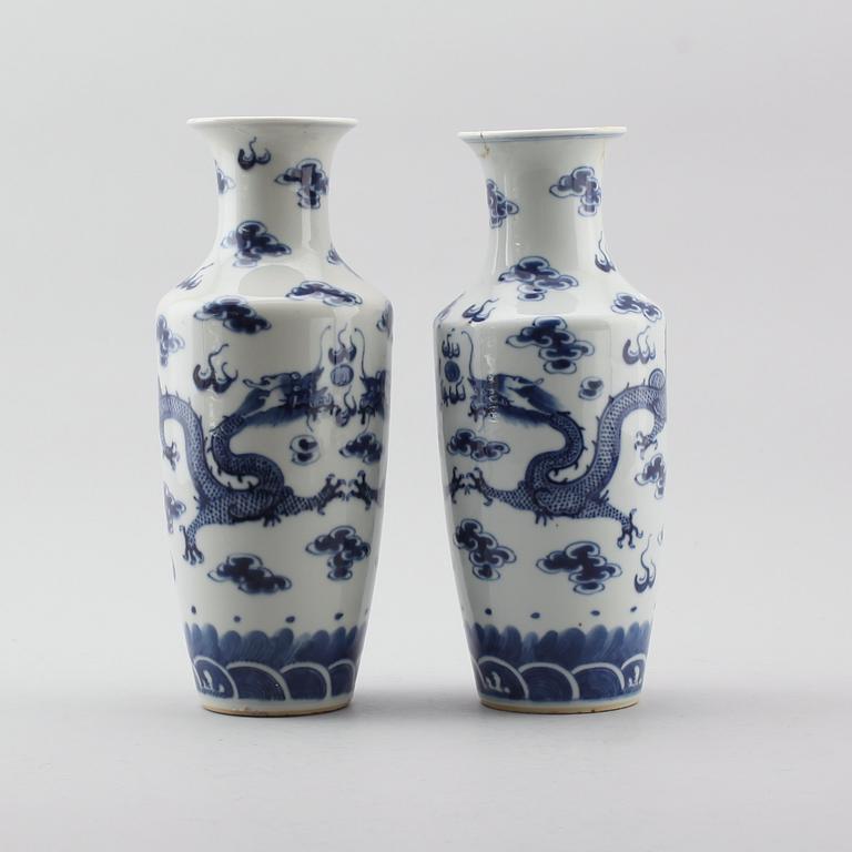 VASER, 1 par, porslin, Kina, 1700-/1800-tal.