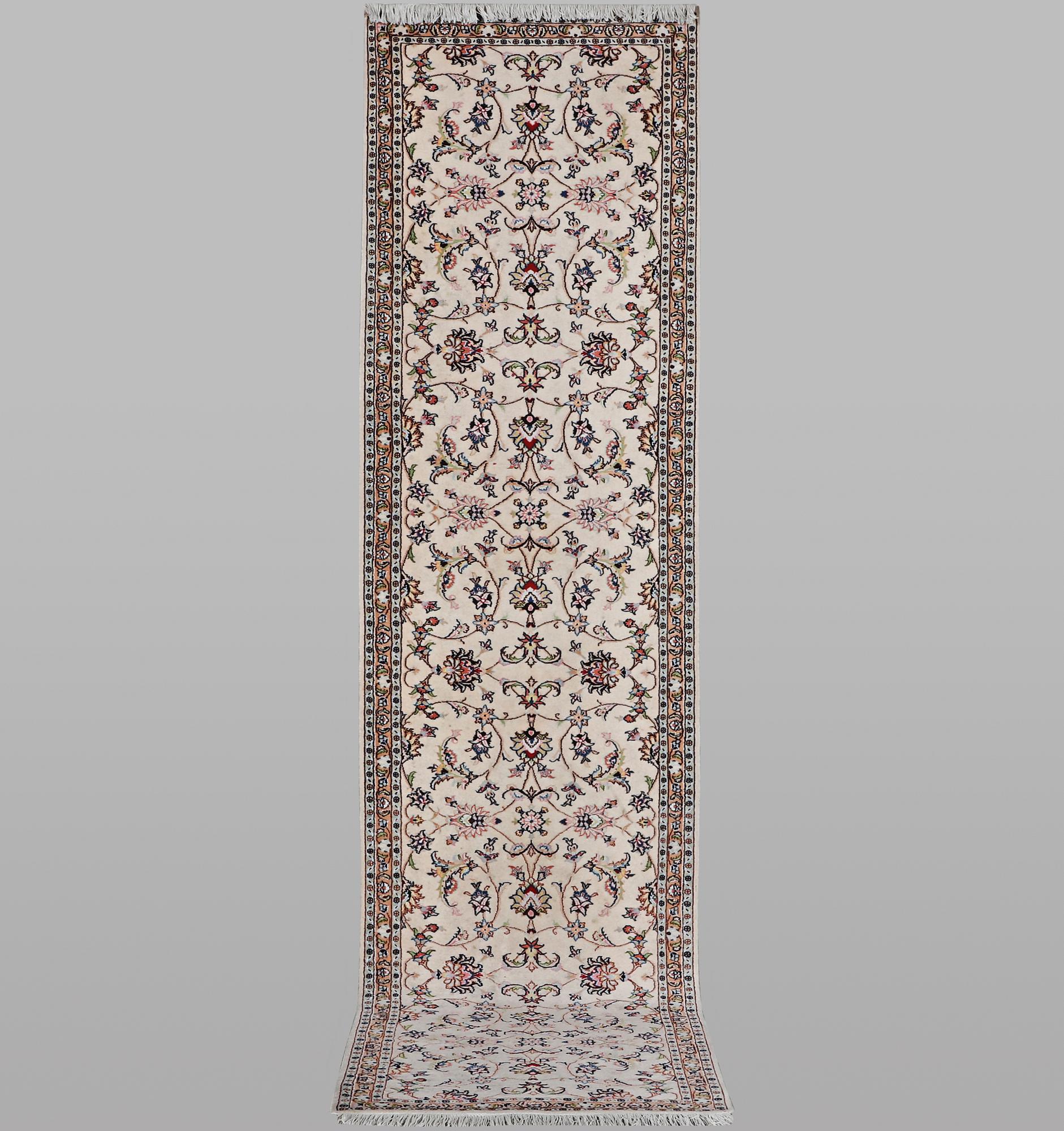 A runner carpet, Kashan, ca 380 x 86 cm.
