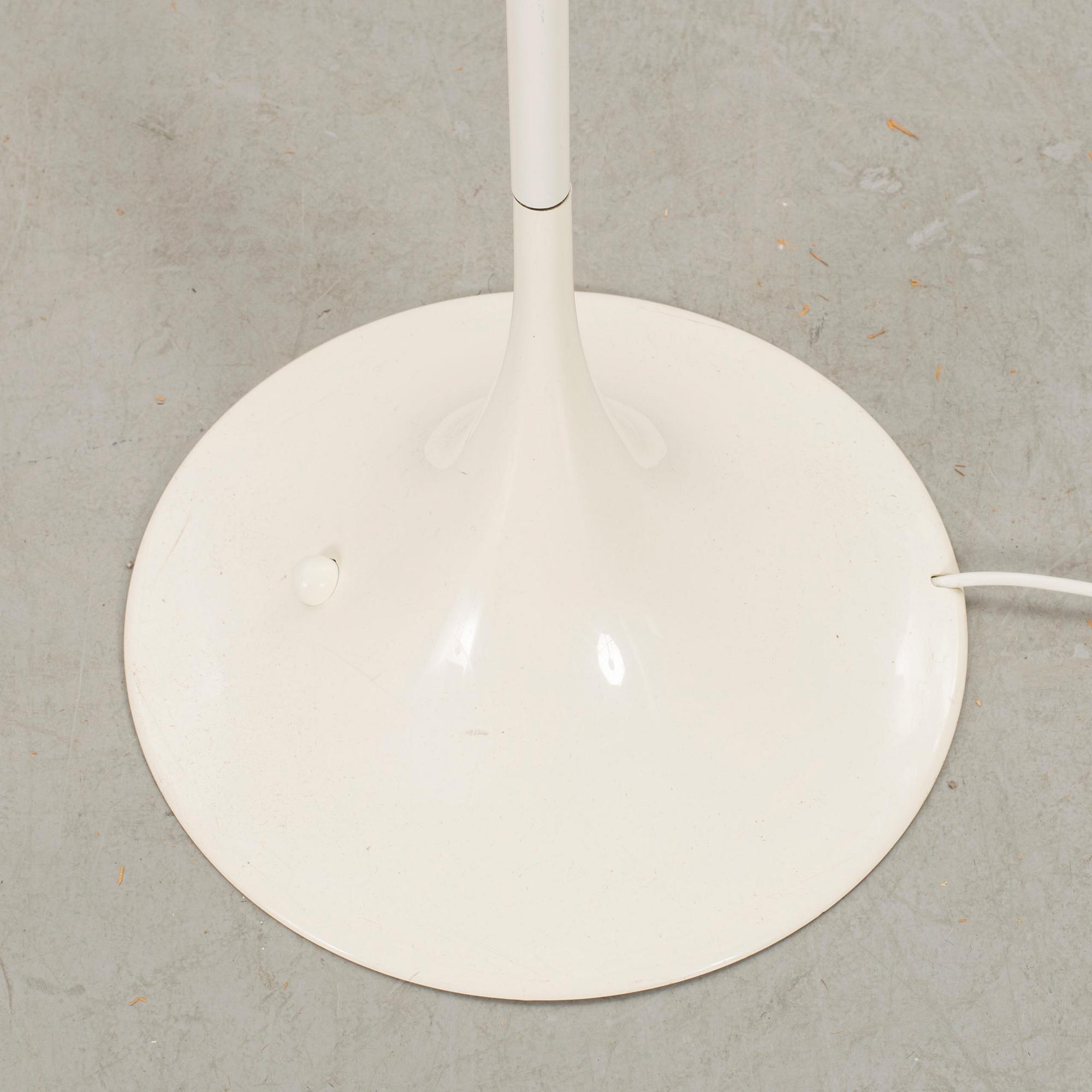 VERNER PANTON, golvlampa, "Pantella", Louis Poulsen, Danmark.