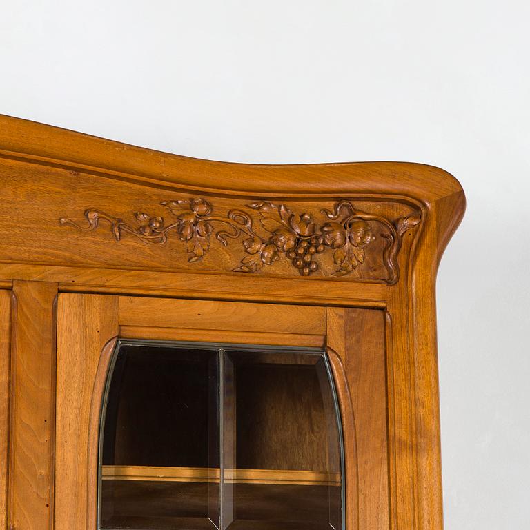 Vitrinskåp, tidigt 1900-tal.