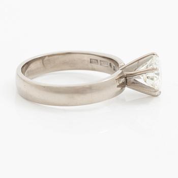 A ring by Sebastian Schildt, 18K white gold set with a brilliant-cut diamond ca 1.50 ct.