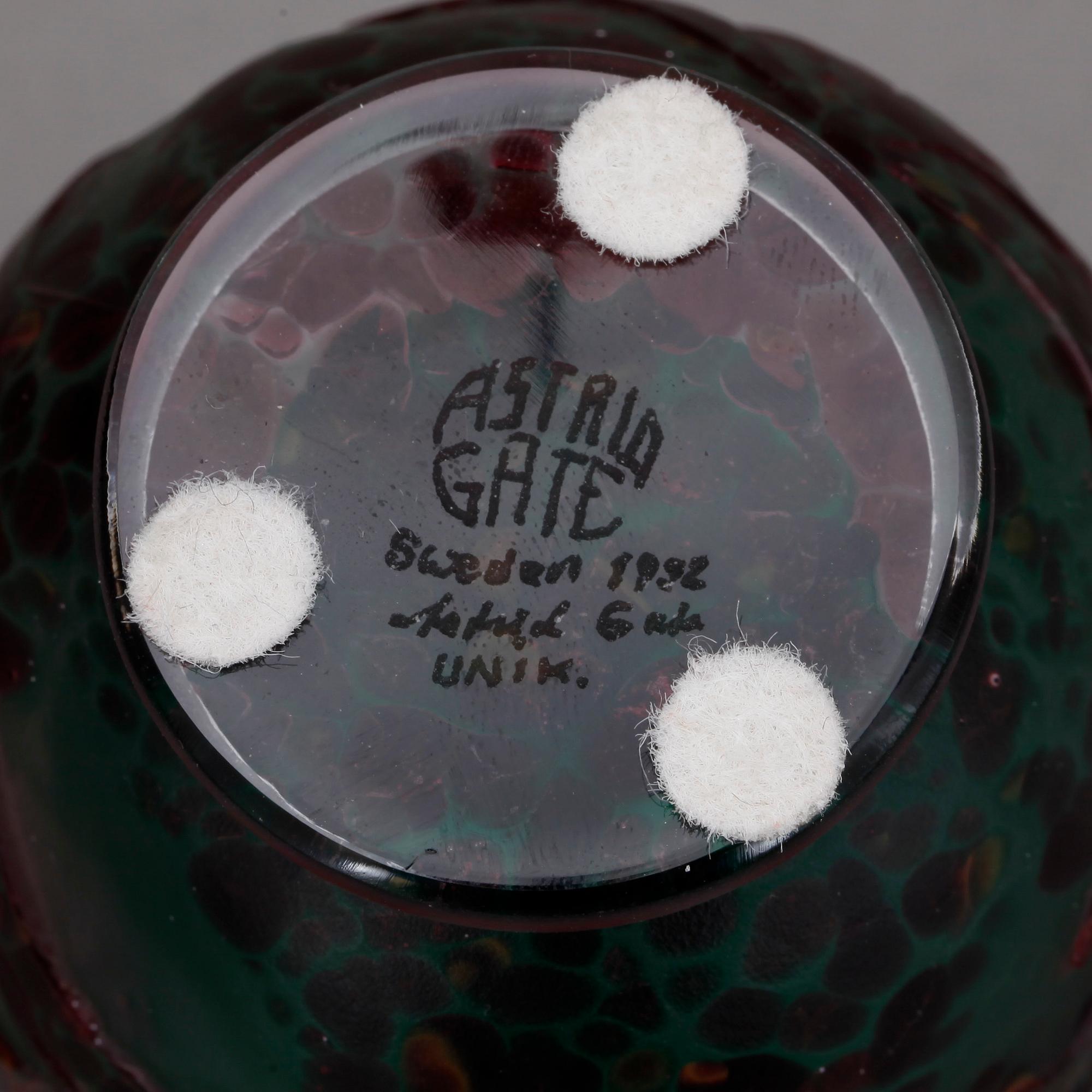 PARFYMFLAKONGER, 4 st, Astrid Gate, signerade och daterade.