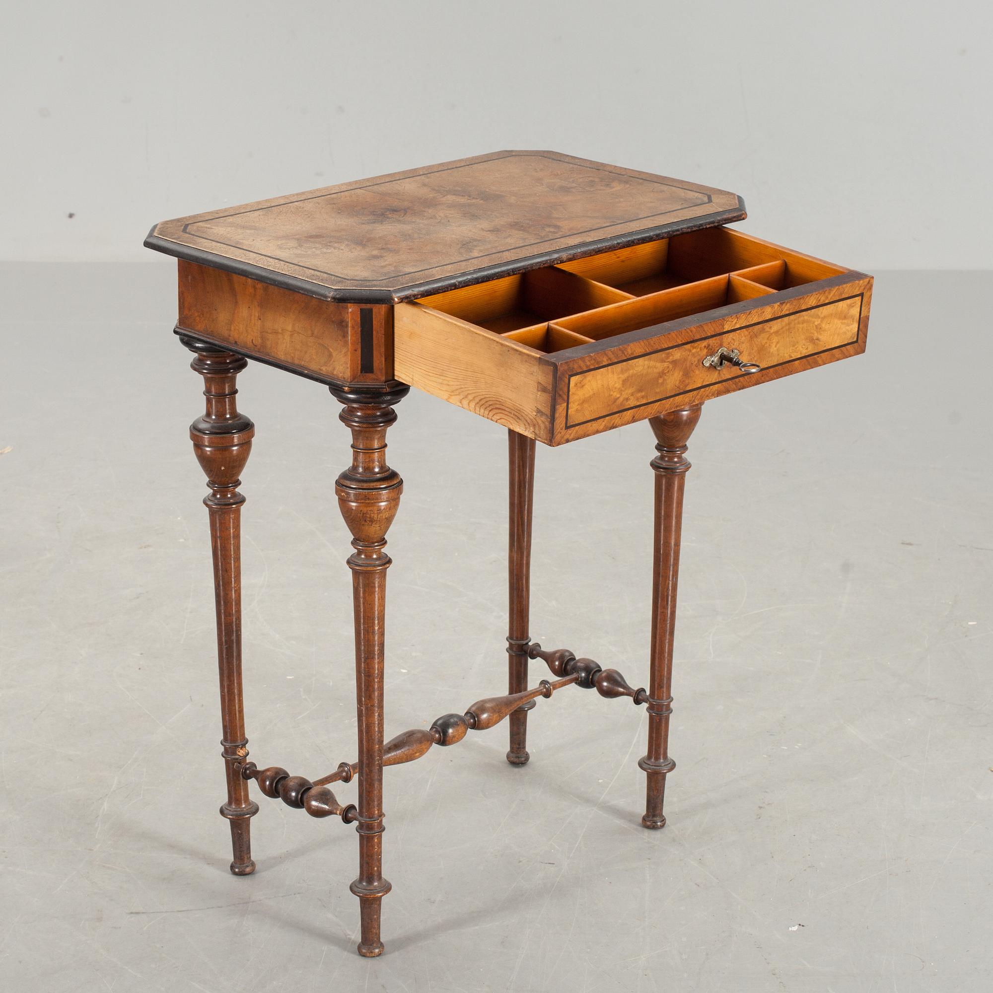 DAMARBETSBORD, sent 1800-tal.