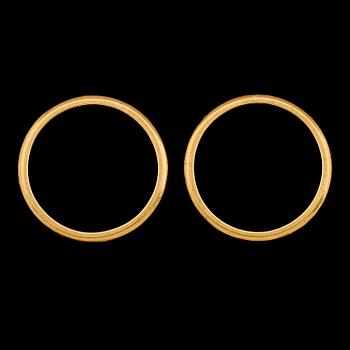 RINGAR, 2 st, 23K guld, svenska stämplar, 1938 och 1941. Total vikt ca 8,6 g.