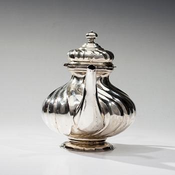 KAFFEKANNA, silver, stämplad H. Schrader, Tyskland. Tot. vikt ca 685,5 g.