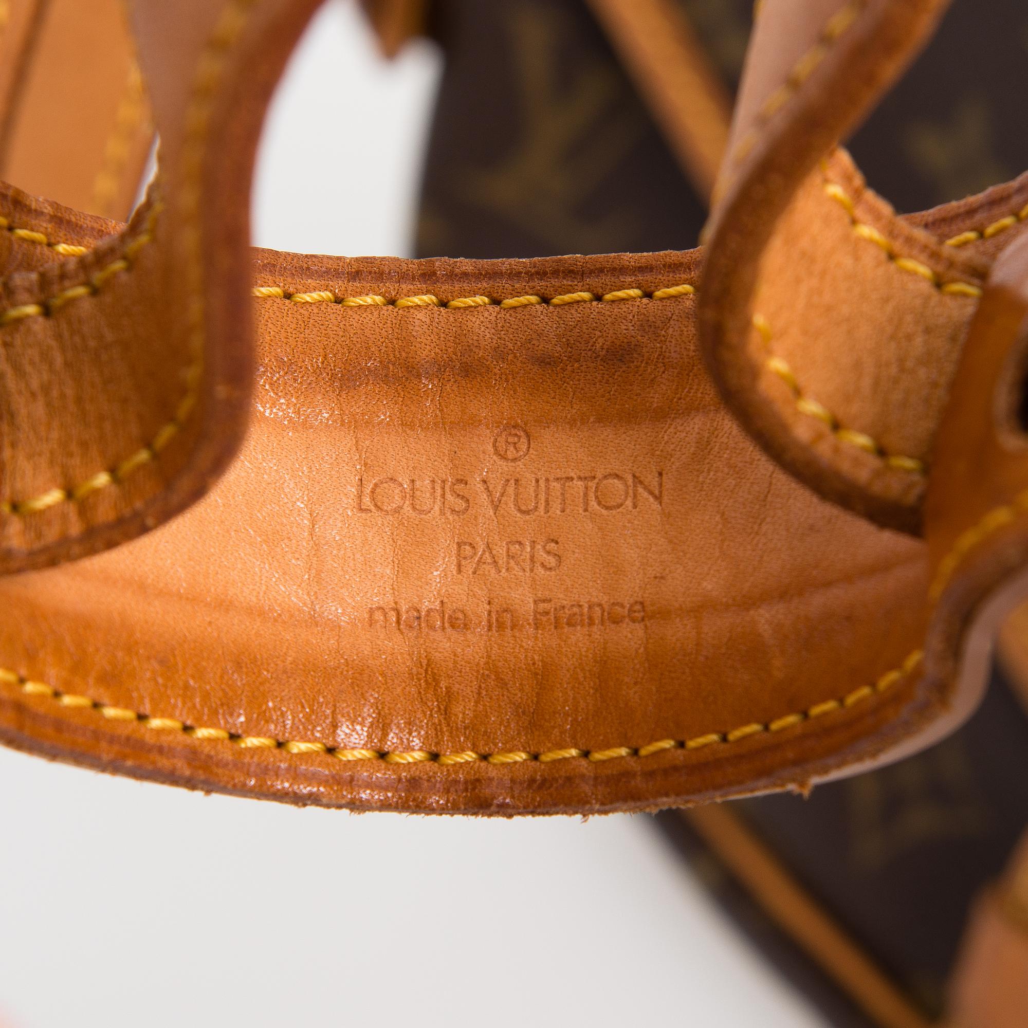 LOUIS VUITTON, 'Saumur 30' shoulder bag.