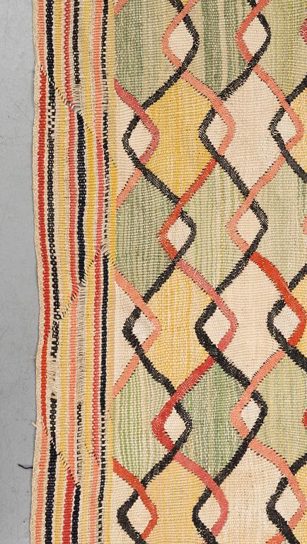 Barbro Nilsson, a drape, "Vingåkra". Tapestry weave. 193,5 x 161 cm.