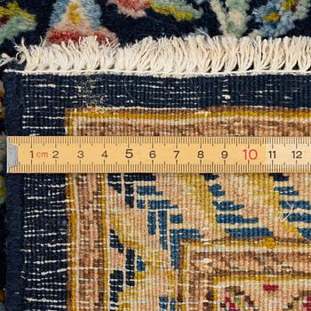 Matta, Kirman, ca 246 x 152 cm.