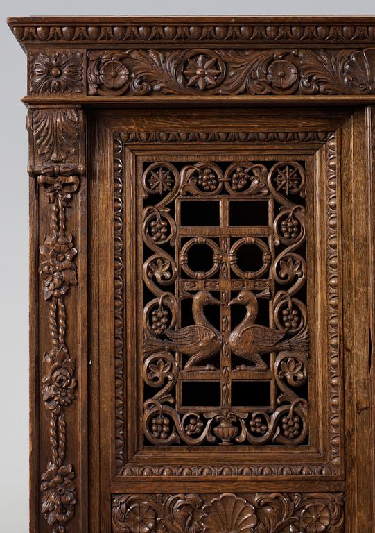 SKÅP, renässans-stil, 1900-talets första hälft.