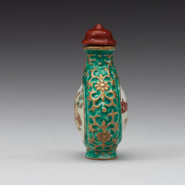 An enamelled snuff bottle with stopper, 20th Century with Qianlong mark in red.