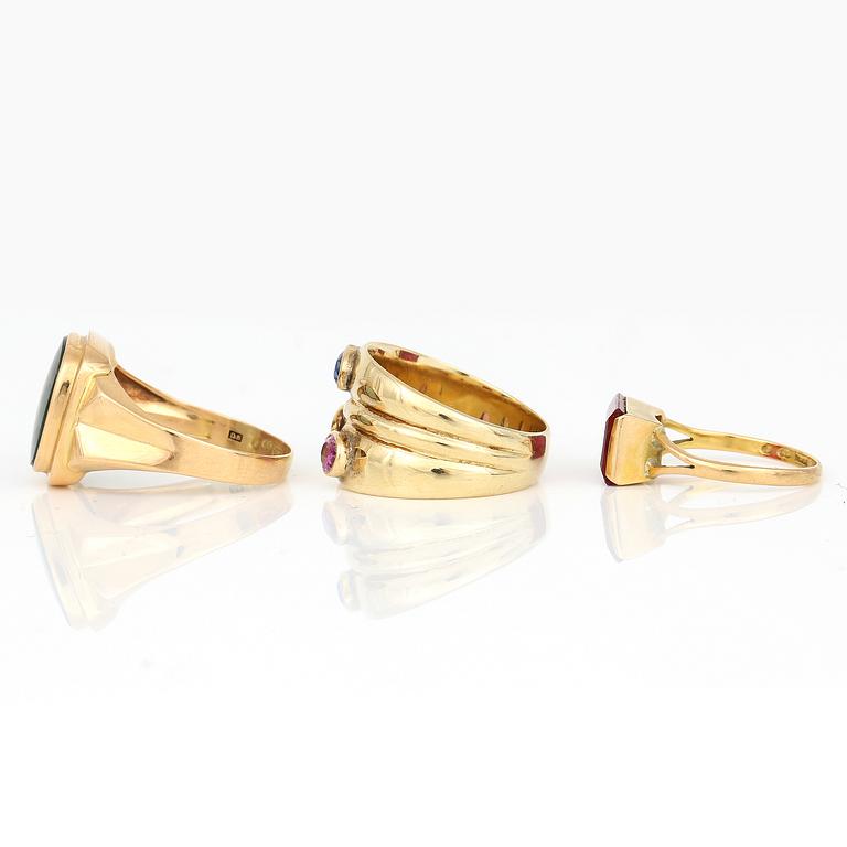 RINGAR, 3 st, olika guldhalter, mestadels Sverige, 1900-talets andra hälft. Total vikt ca 16,15 g.