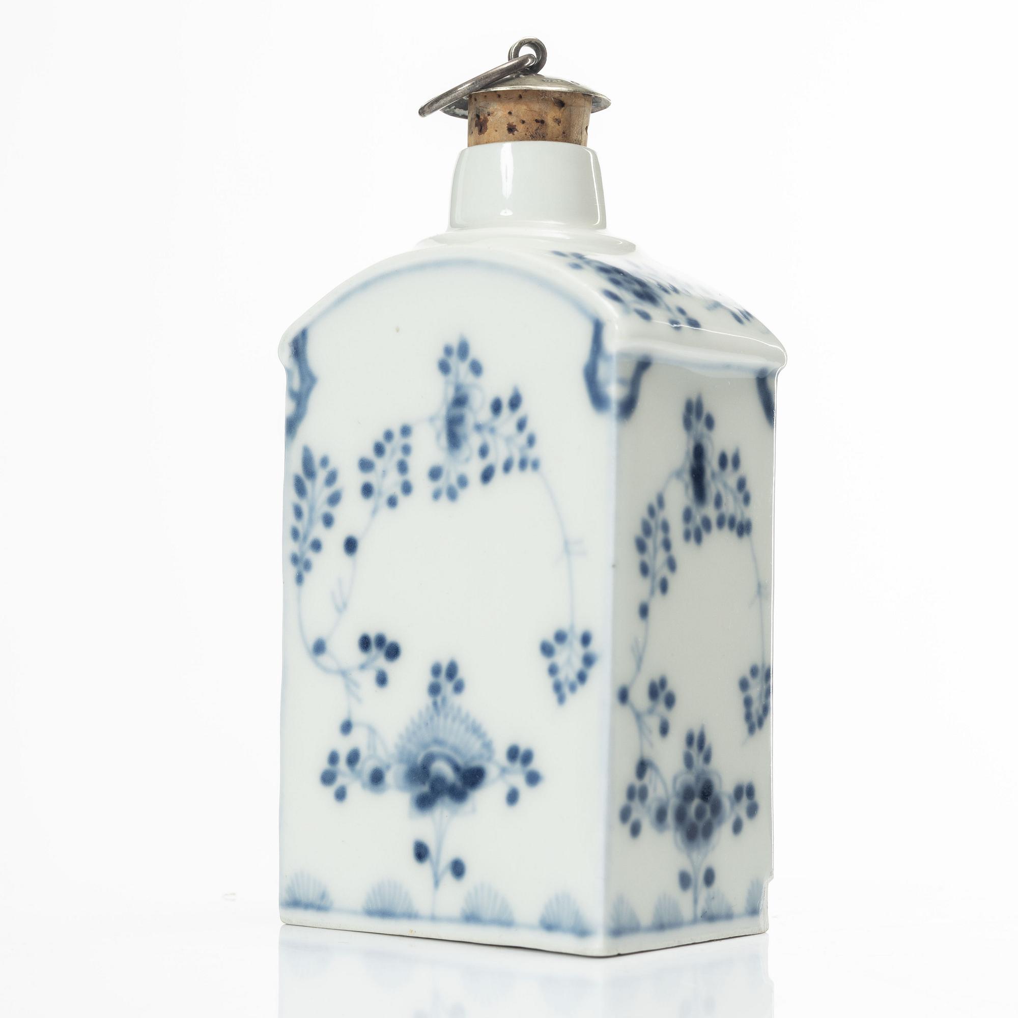 A 'Mussel-pattern' porcelain teacaddy, probably Germany,19th century.