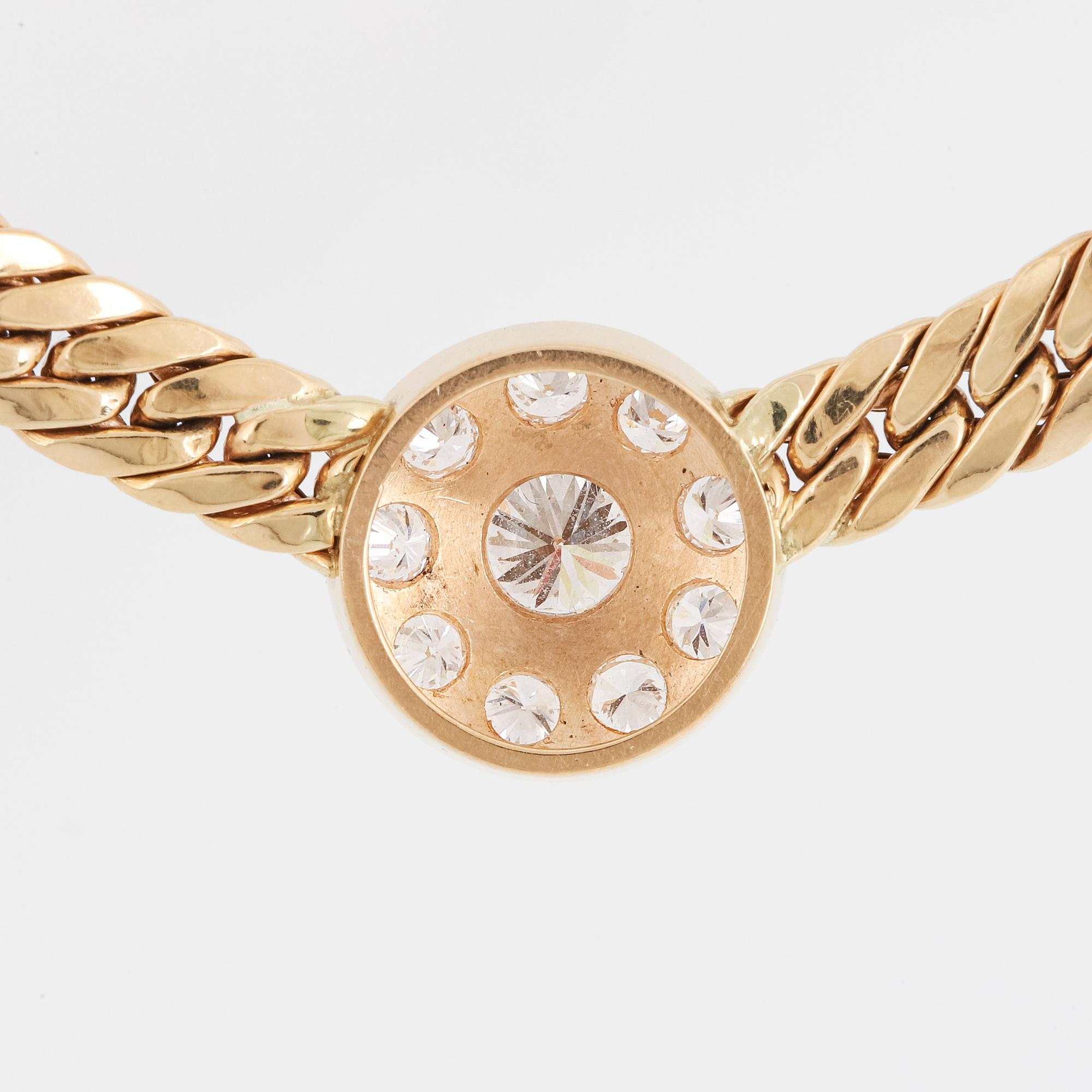18K gold and brilliant-cut diamond necklace.