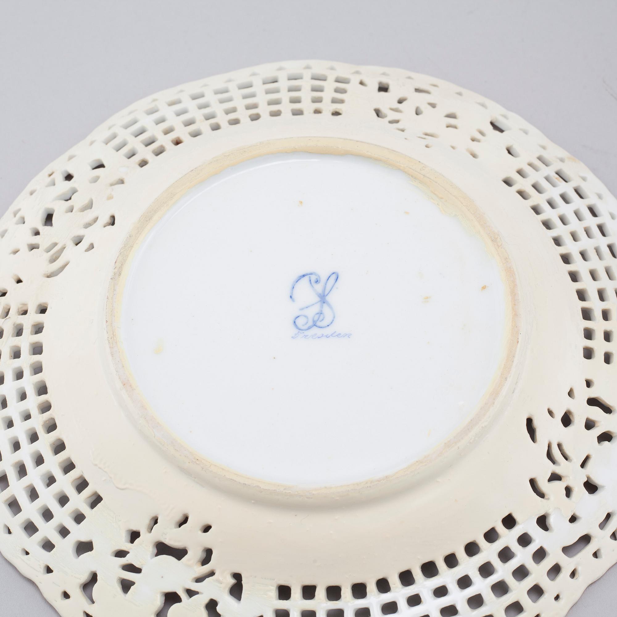 16 similar pieces of porcelain table ware, by Sächsische Porzellan-Manufaktur Dresden, 20th cenutry.