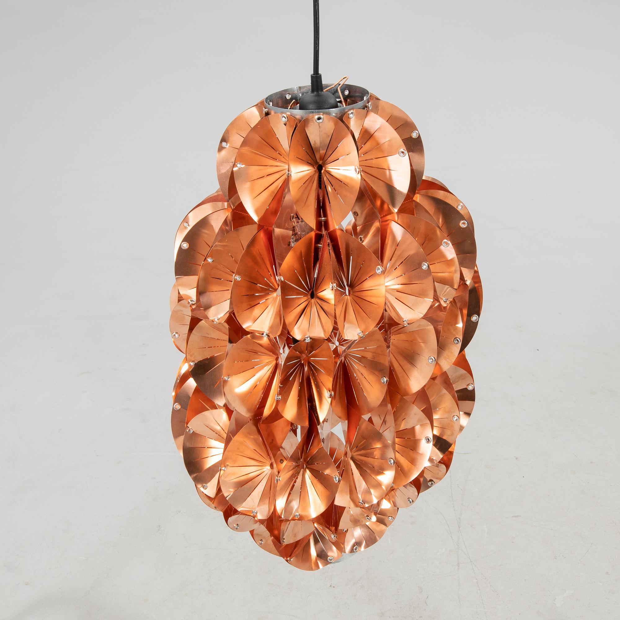 Lisa Hilland, ceiling lamp/table lamp from the Glamrocks 2023 series.