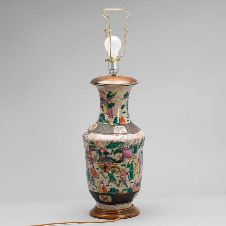 BORDSLAMPA, porslin, Kina, 1900-tal.