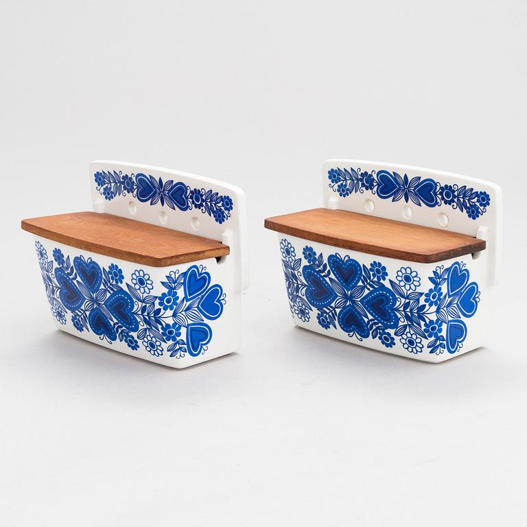 Raija Uosikkinen, Two faience wall jars "Sirpa"for Arabia, 1960s.