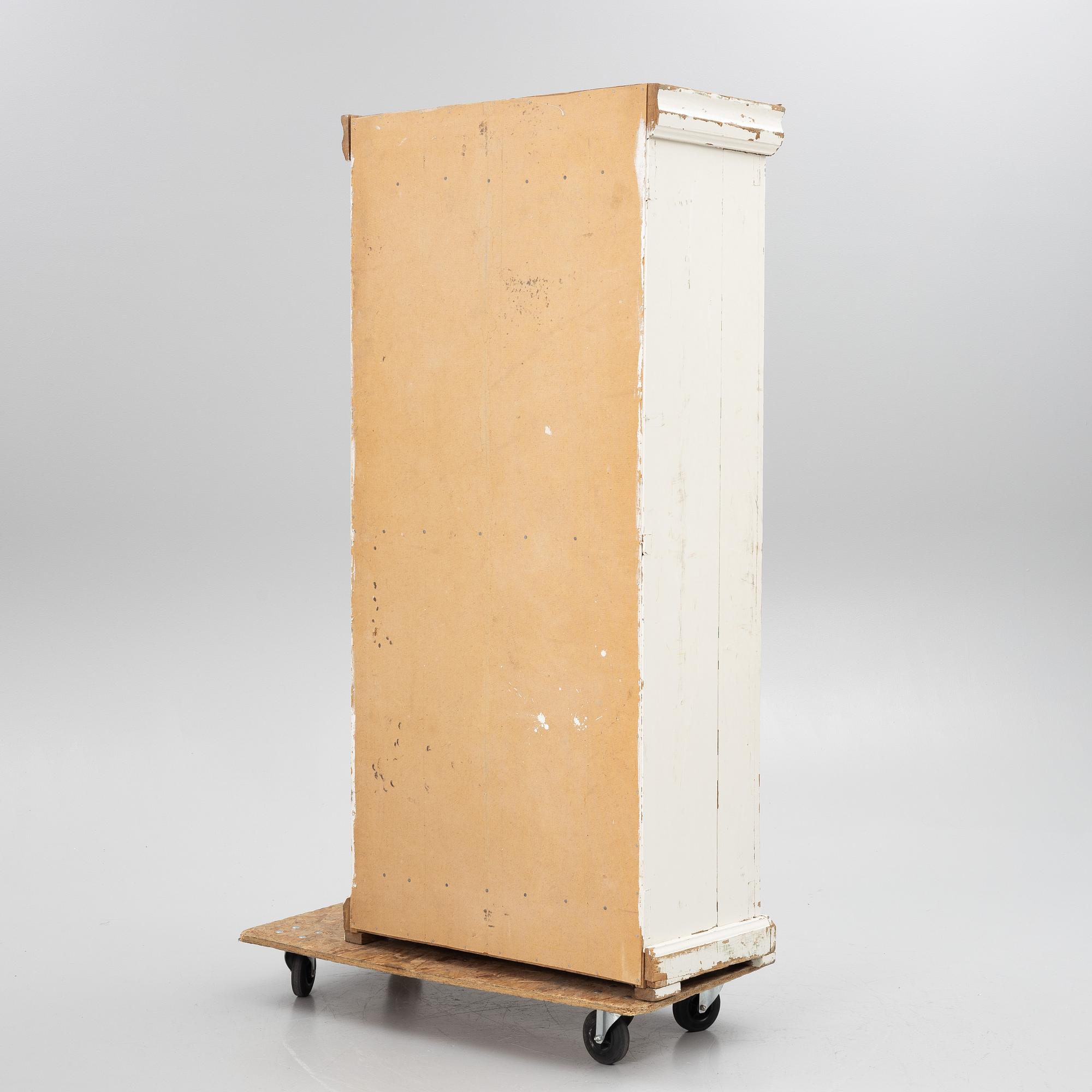 An early 20th century  cabinet.