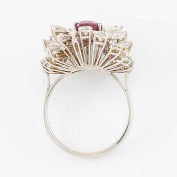 Ring 18K white gold with a ruby and navette- and brilliant-cut diamonds.