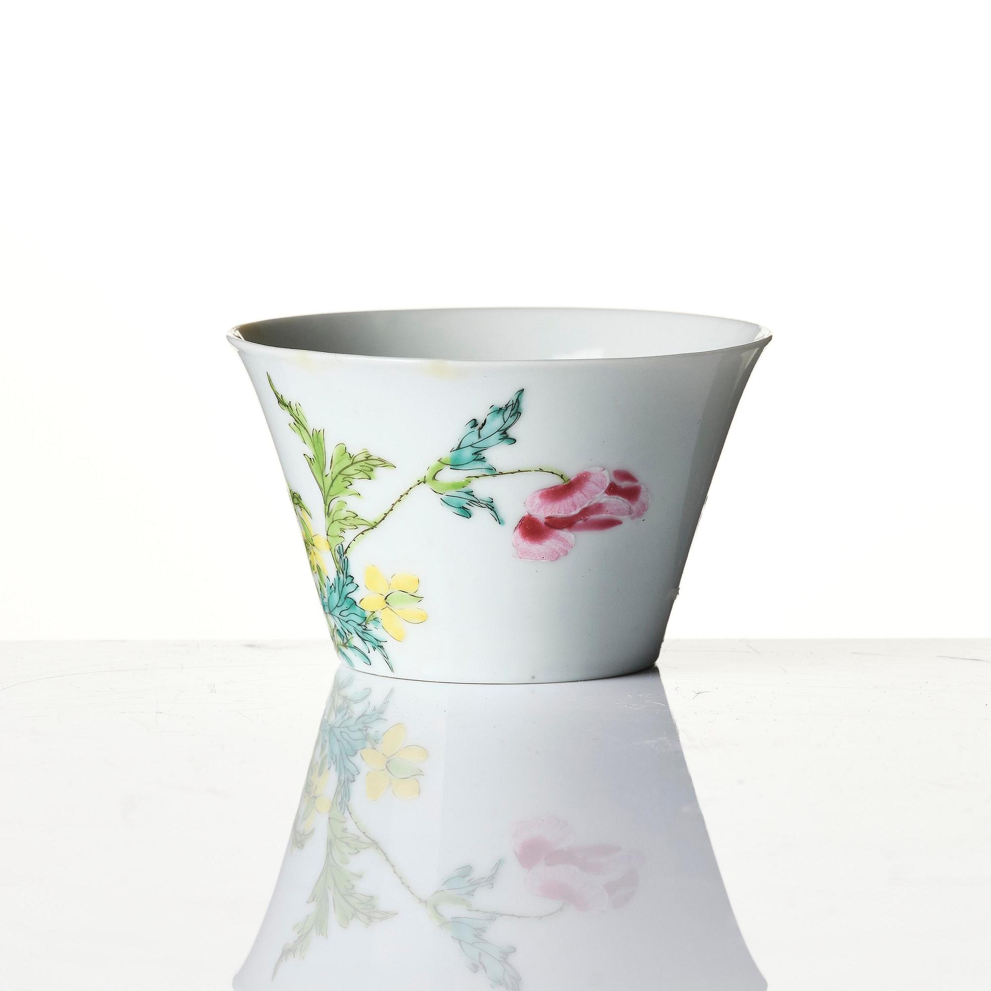 A small famille rose bowl, Qing dynasty, Yongzheng six-character mark and of the period (1723-35).