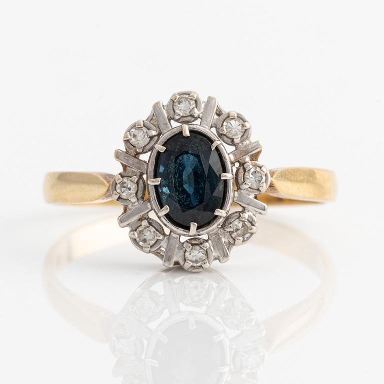 Ring, carmoséring, 18K guld med safir och små åttkantslipade diamanter.