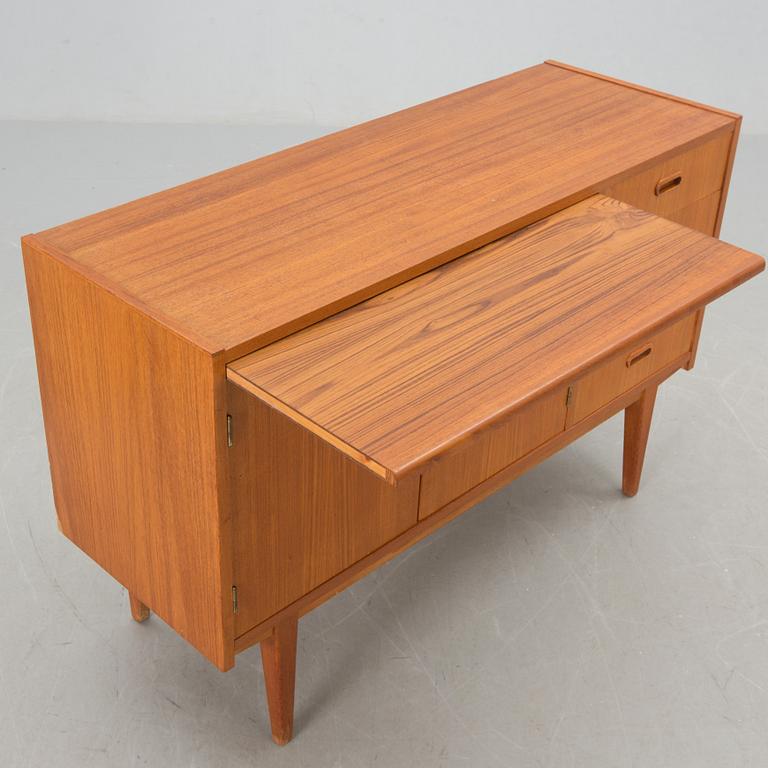 SIDEBOARD, 1900-talets mitt.