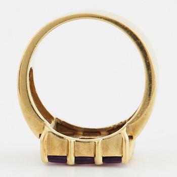 Breuning, a pair of earrings, a pendant and a ring.