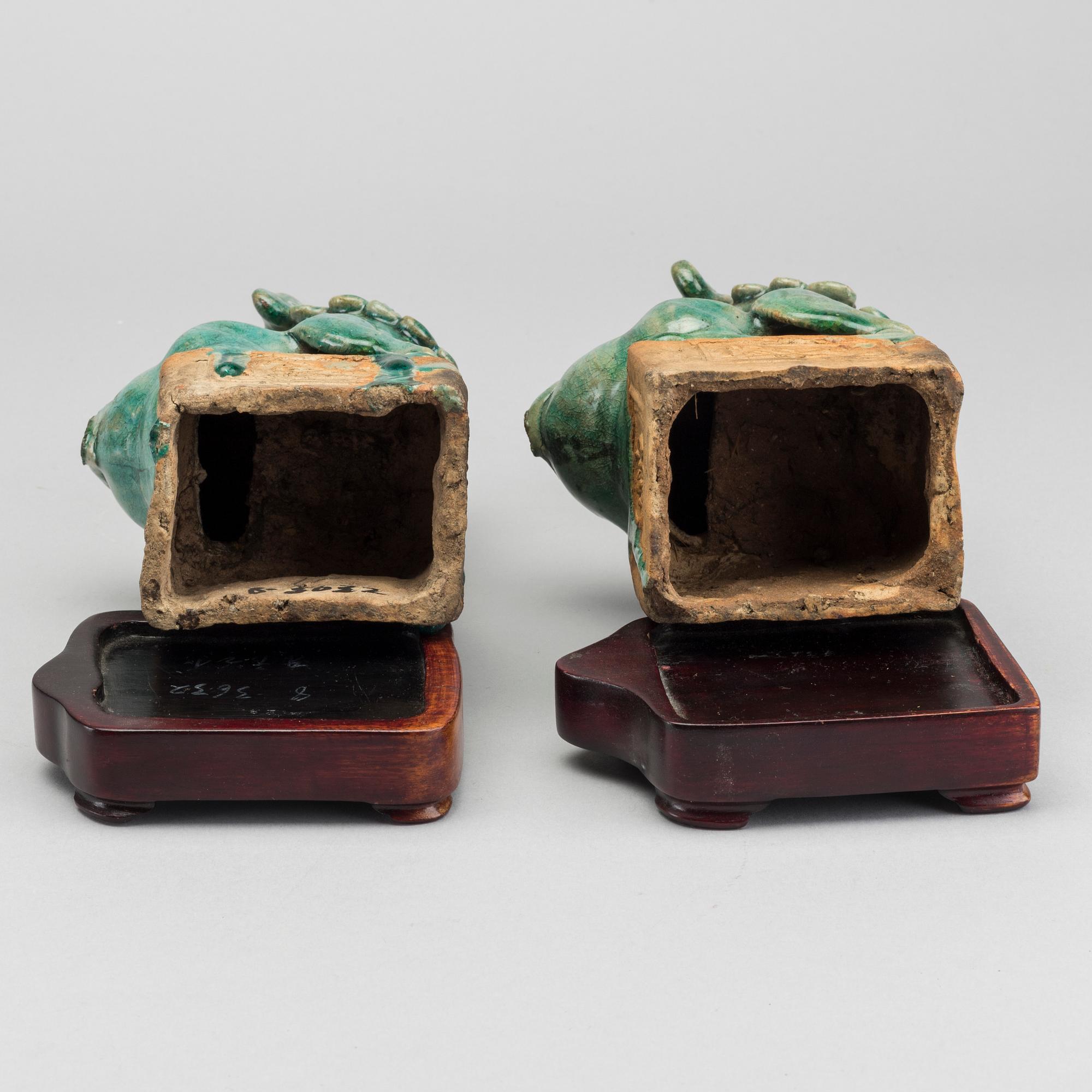 A pair of Chinese glazed earthenware figurines, 20th century.