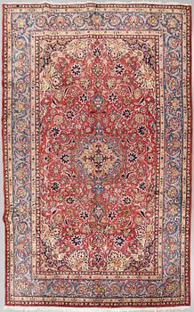 A rug, probably Najafabad, 364 x 254 cm.