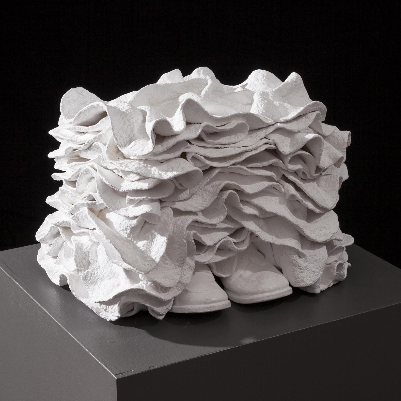 SAANA MURTTI
Beyond presence, 2013. 
Posliini, 43x29x38 cm.