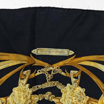Hermès, scarves, 2 st, "Le Mors a la Conétable" samt "Clic Clac".