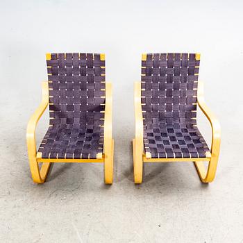 Alvar Aalto, fåtöljer ett par modellnr 406 Finland 2000-tal.